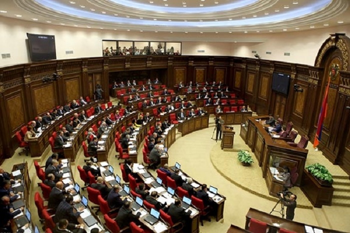 Армянский парламент обсудит признание "НКР"